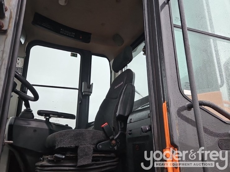 2018-doosan-dl220-5-image-23