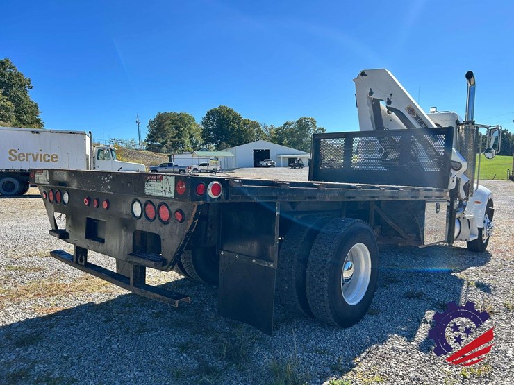 2007-peterbilt-335-image-8