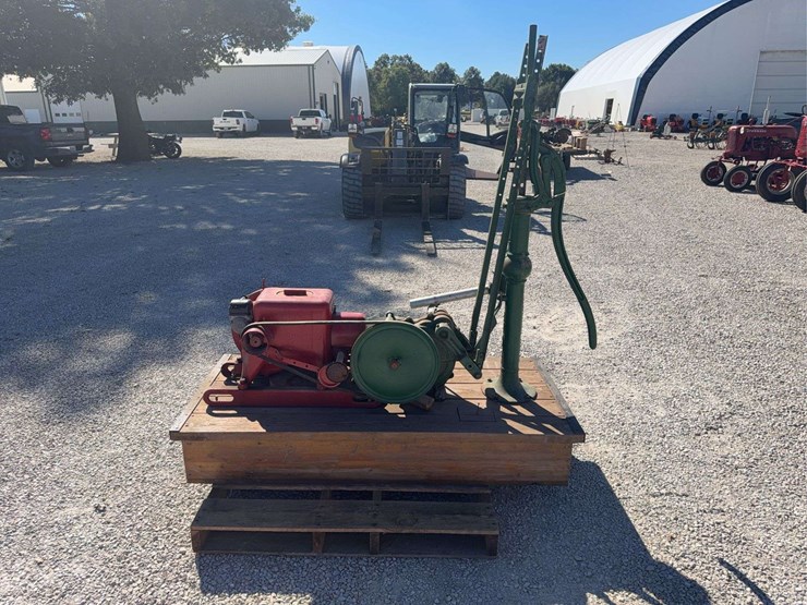 well-pump-display-image-2
