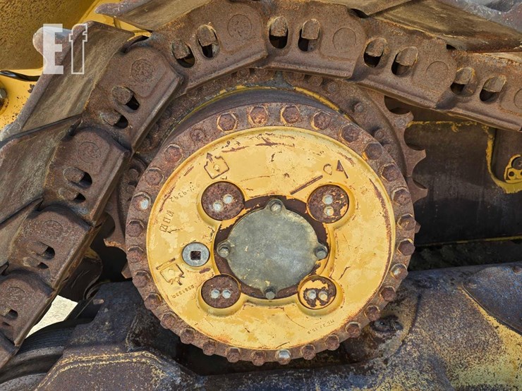 2013-caterpillar-d8t-image-36
