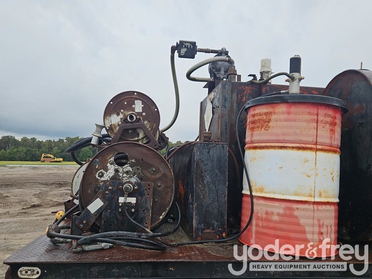 1990-ford-l8000-image-17