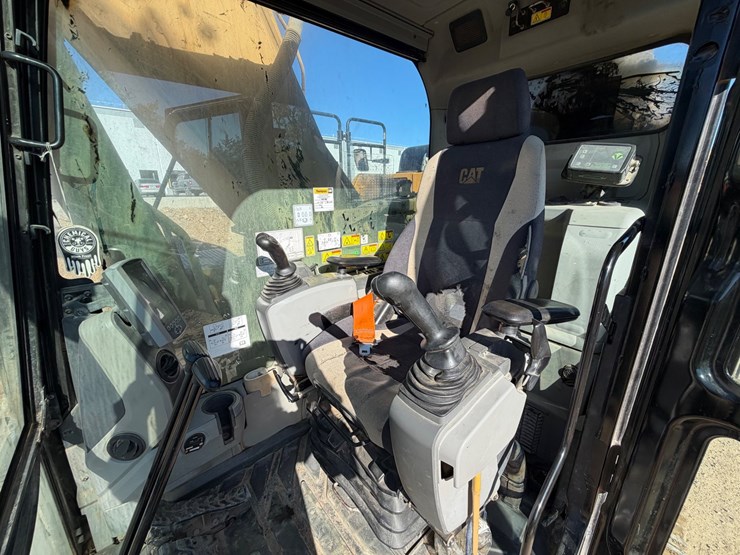 2017-caterpillar-336-image-47