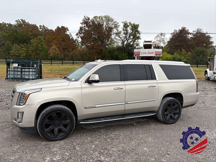 2017-cadillac-escalade-esv-luxury-image-1