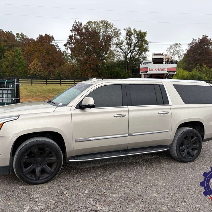 2017 CADILLAC ESCALADE ESV LUXURY