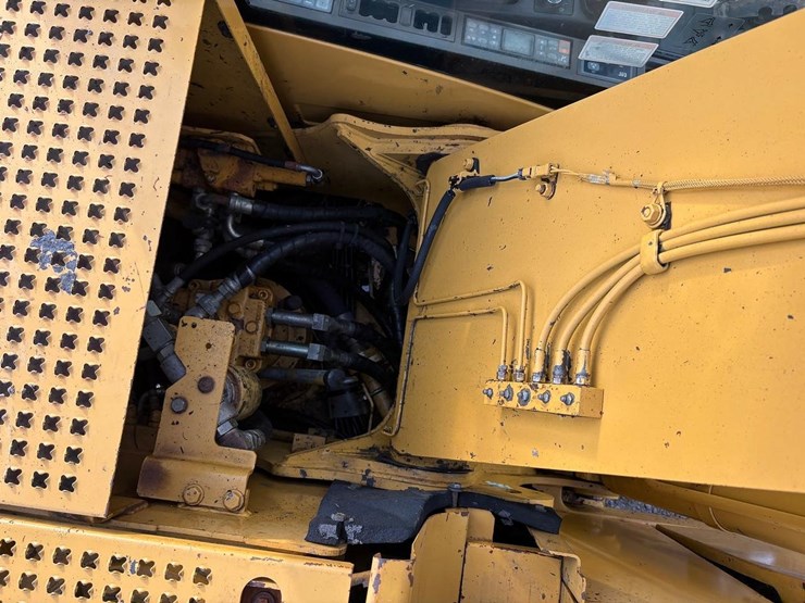 2004-caterpillar-311c-image-32