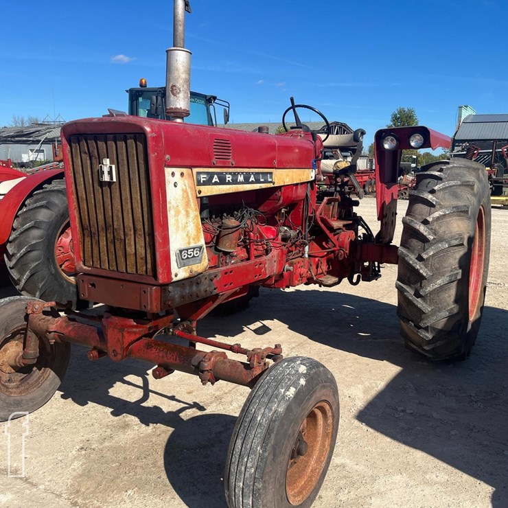 1966 FARMALL 656 GAS ROW CROP 8033