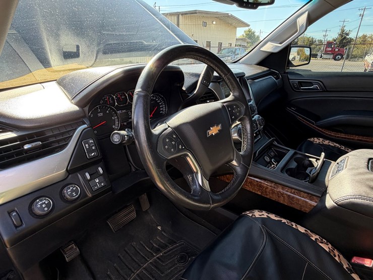 2015-chevrolet-tahoe-ltz-image-28