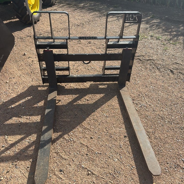 MDS Skid Loader Pallet Forks