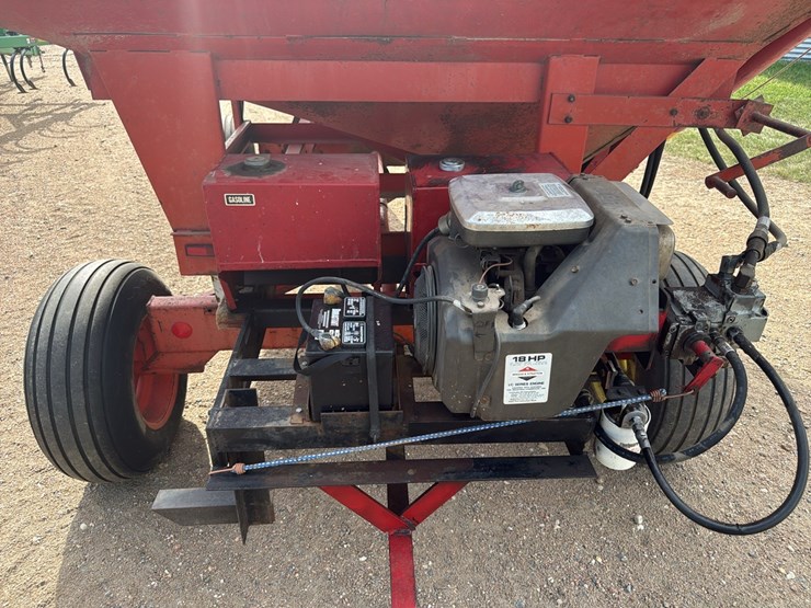 nu-bilt-co-(2)-compartment-gravity-wagon-seed-tender-w/-hyd-sudenga-brush-auger-image-5