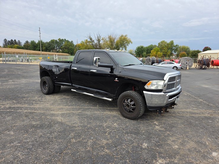 2015-dodge-3500-image-7