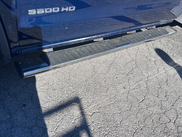 2017-gmc-3500-image-13