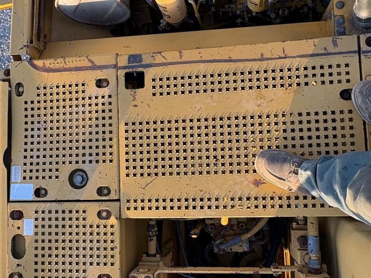 2004-caterpillar-318cl-image-25