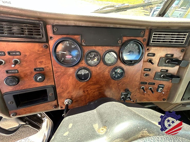2007-peterbilt-335-image-85