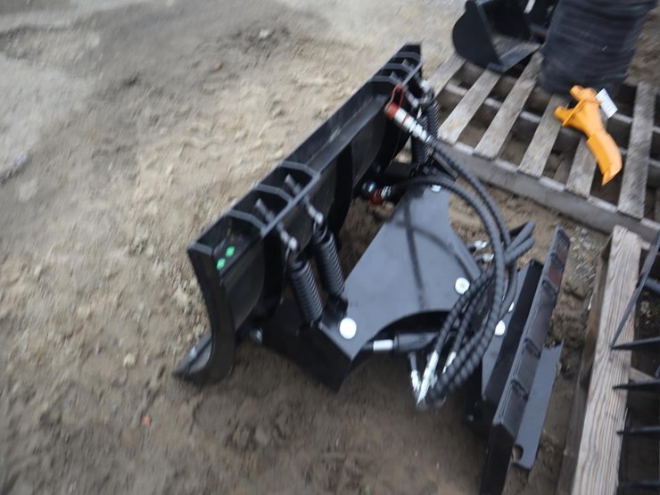sdlanch-skid-loader-snow-pusher-image-4