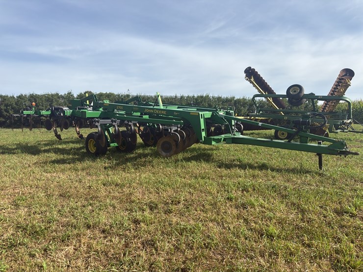 john-deere-2700-image-3