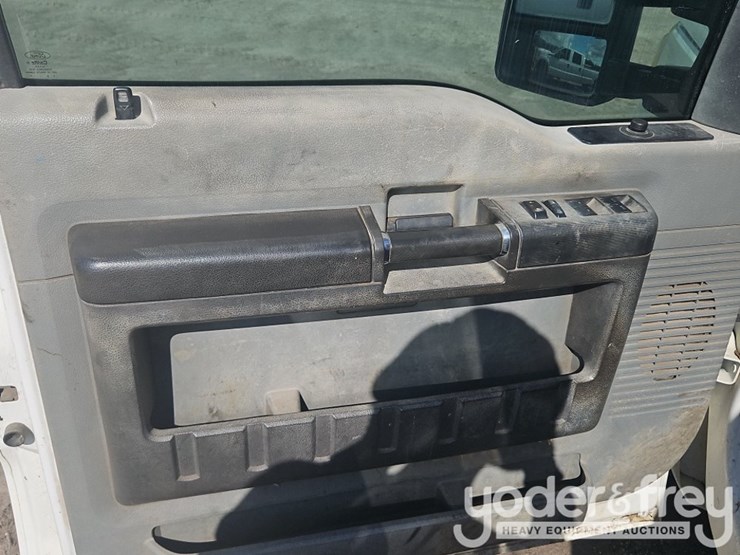 2014-ford-f350-xl-image-23