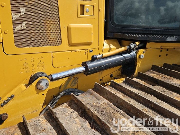 2021-caterpillar-d4-lgp-image-24