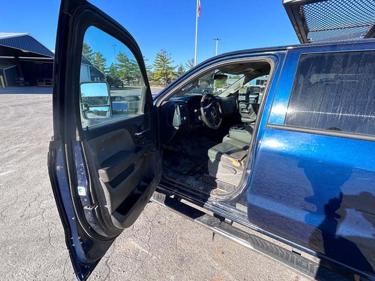 2017-gmc-3500-image-34