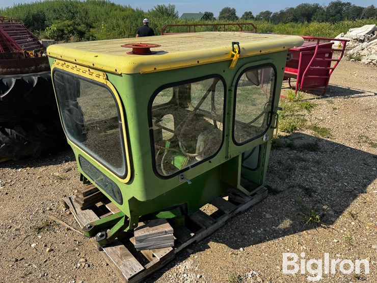 egging-4020-split-door-tractor-cab-image-5