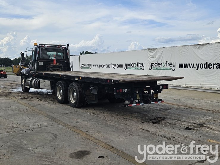 2017-peterbilt-348-image-4