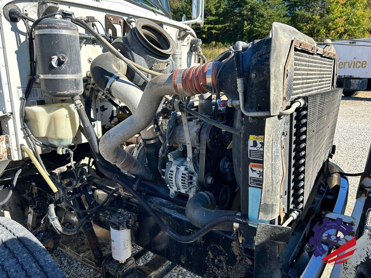 2007-peterbilt-335-image-31