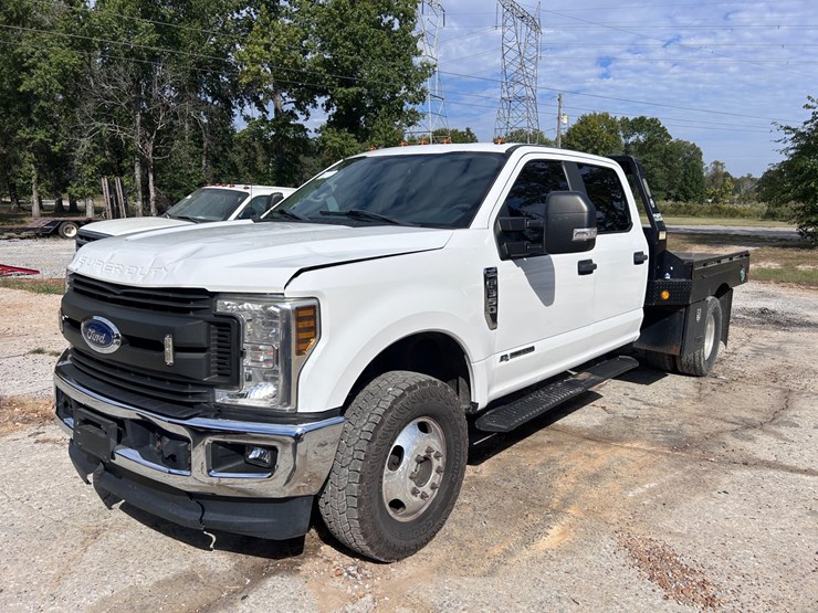 #69-•-2019-ford-super-duty-flatbed-truck-image-1