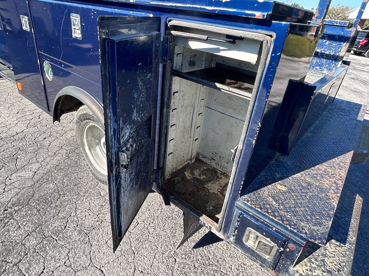 2017-gmc-3500-image-16