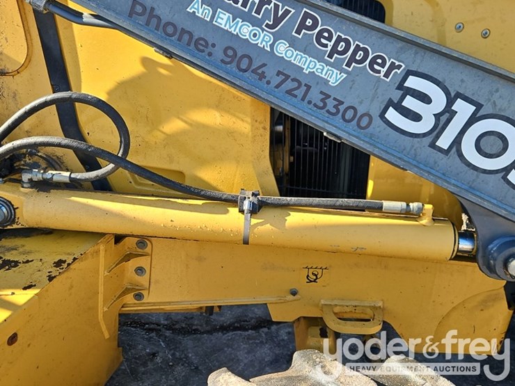 2016-deere-310sl-image-10