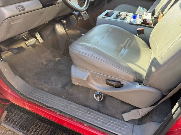 2004-ford-f550-image-56