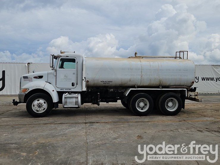 2005-peterbilt-335-image-3