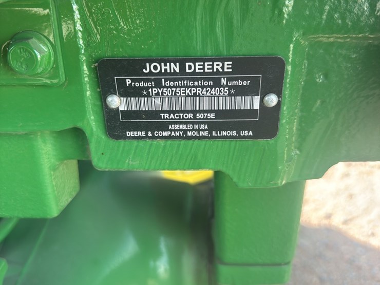 2023-john-deere-5075e-image-9