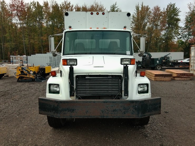 2001-freightliner-fl80-image-2