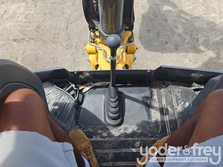 2020-deere-310sl-image-32