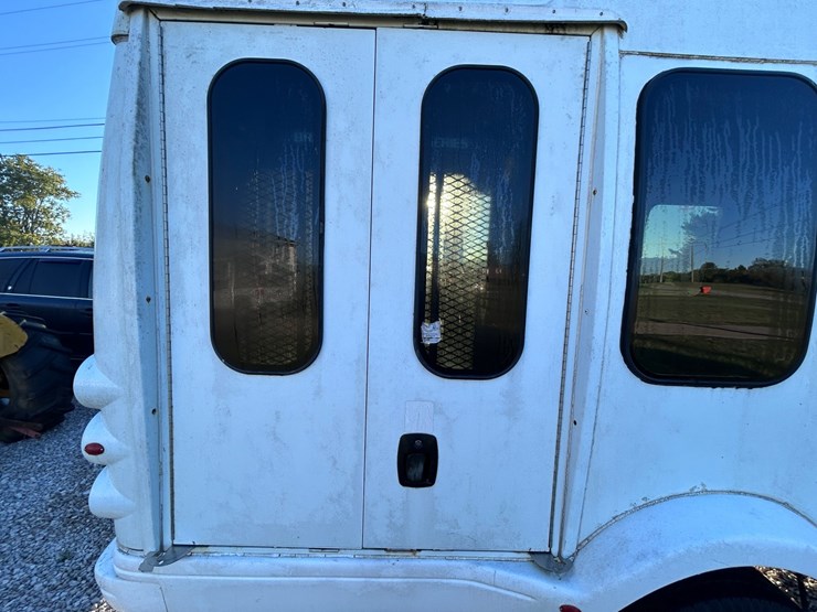 #95-•-2007-chevrolet-express-van-image-14