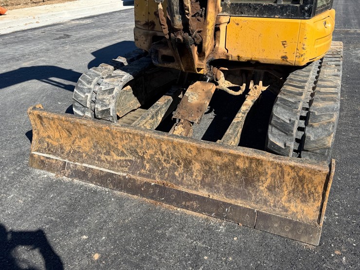 2018-caterpillar-305.5e2-image-11