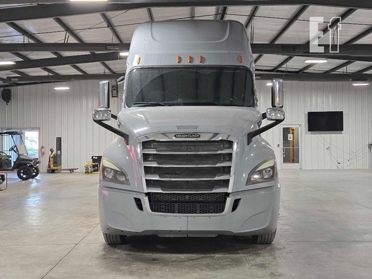 2020-freightliner-cascadia-126-image-7