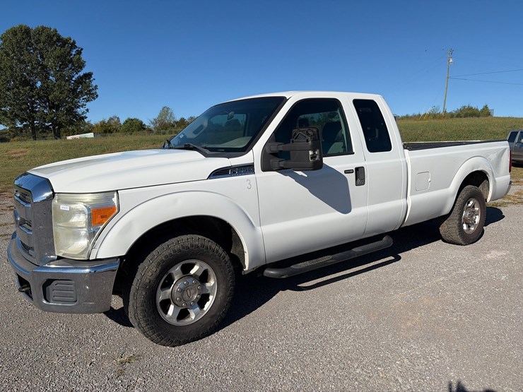 #98-•-2013-ford-xlt-f-250-pickup-truck-image-1