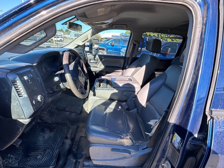 2017-gmc-3500-image-37