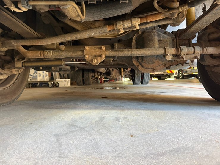 2004-ford-f550-image-12