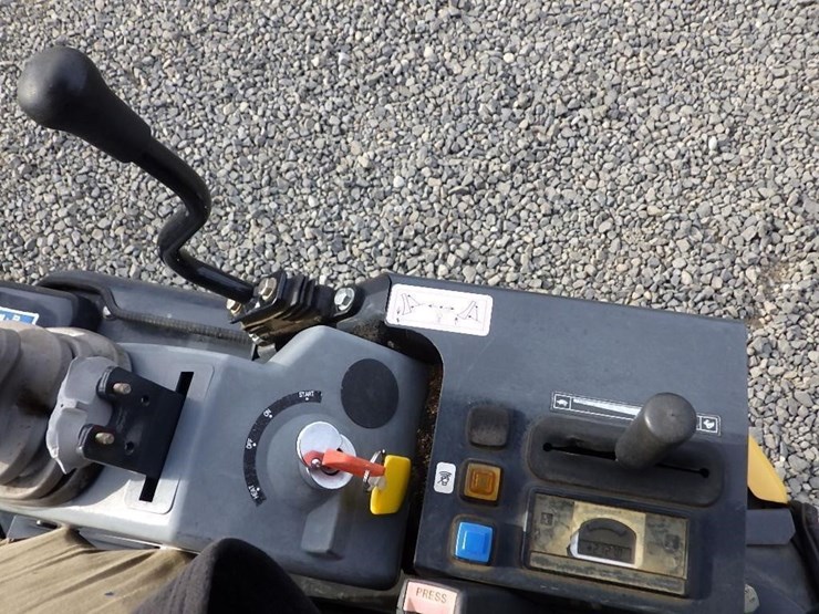 2017-deere-17g-image-30