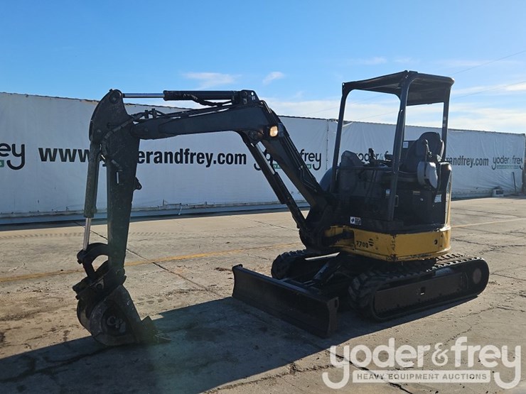 2021-deere-30g-image-1