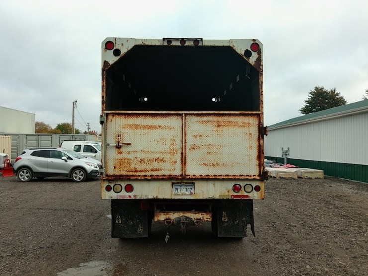 2001-freightliner-fl80-image-6