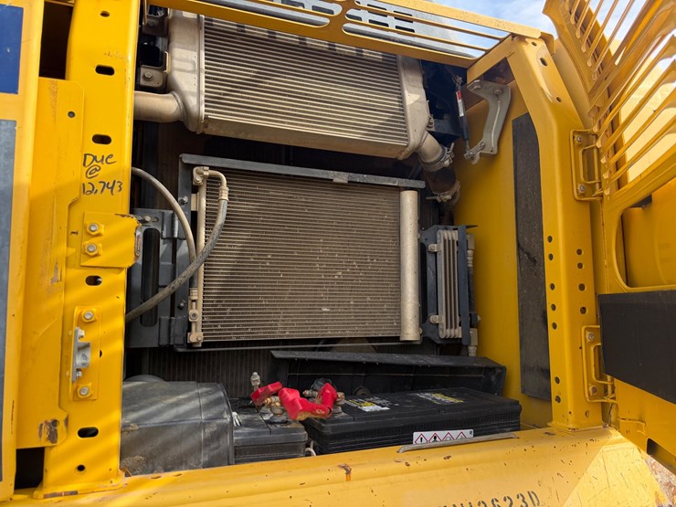 2012-komatsu-pc210-lc-10-image-18