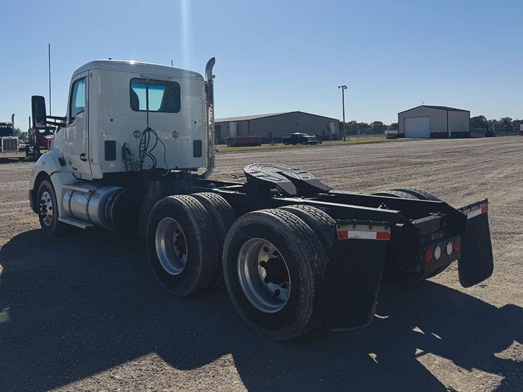 2017-kenworth-t680-image-2