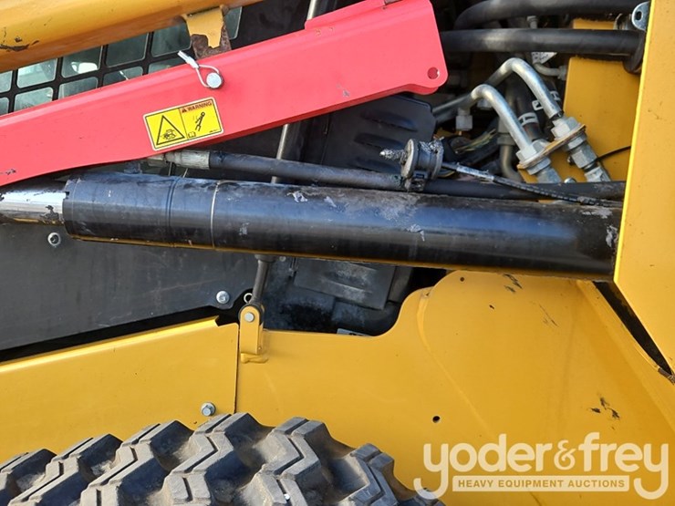2021-caterpillar-279d3-image-22