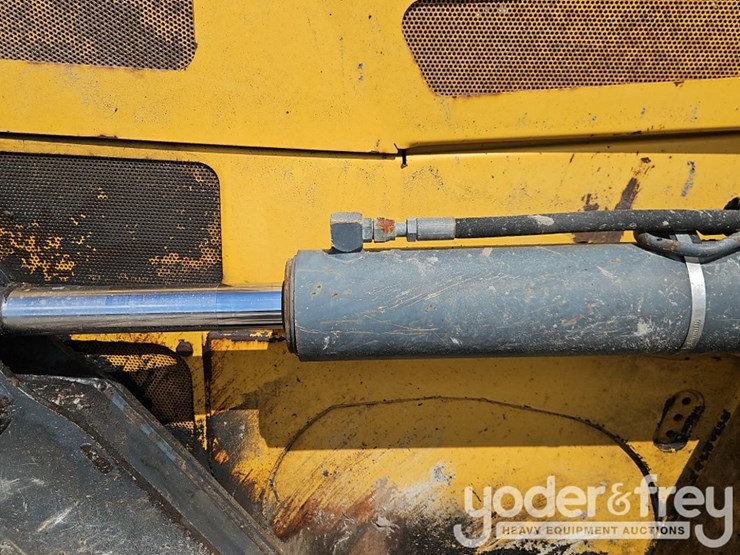 2016-deere-700k-lgp-image-17