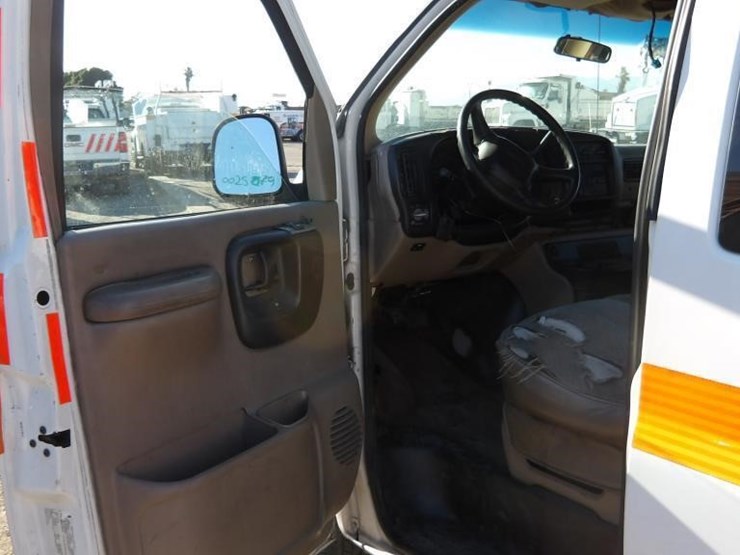 2002-gmc-3500-image-18