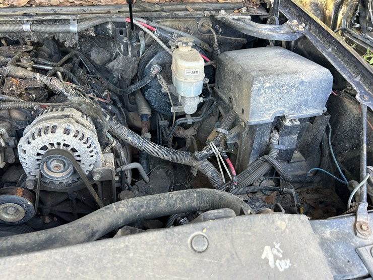 2011-chevrolet-tahoe-image-25