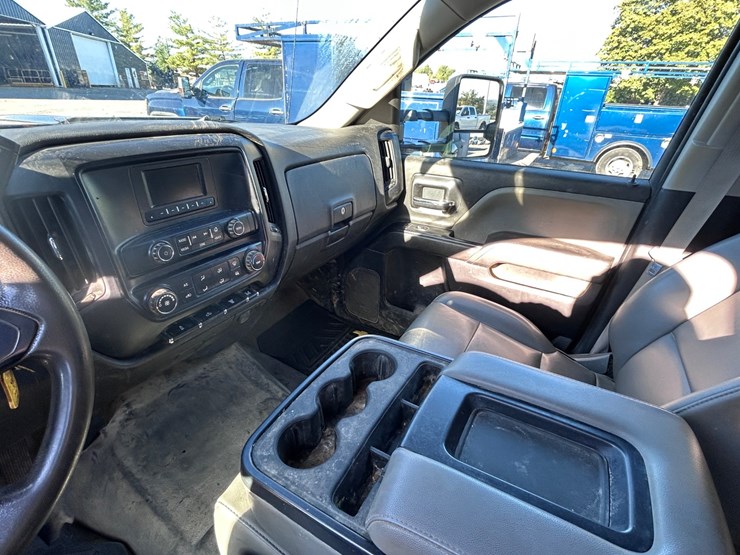 2016-gmc-3500-image-40