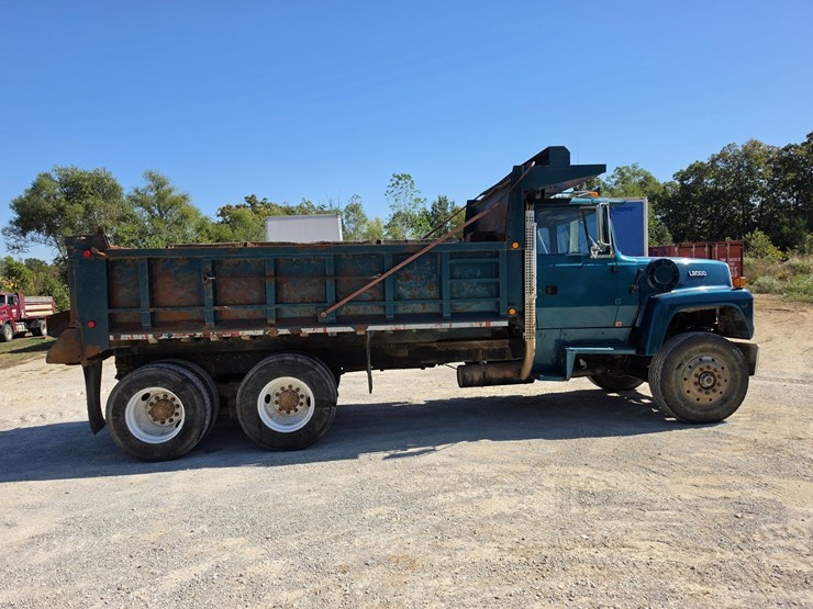 1996-ford-lt8000-image-15